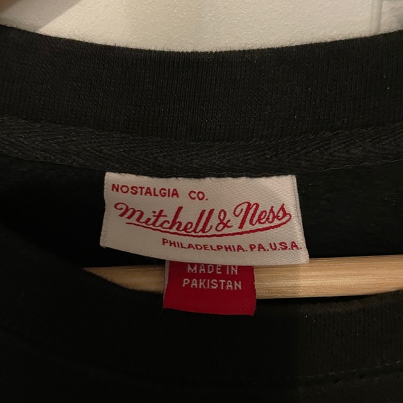 Men’s Raptors sweater - Picture 3 of 3